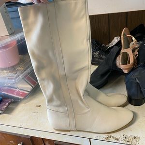 Women’s shoes size 8.5